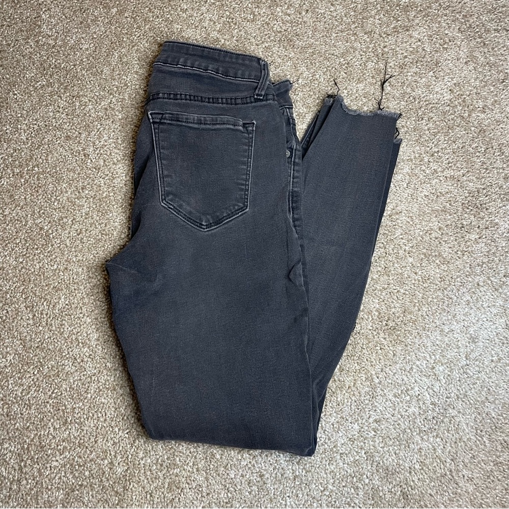 Black Old Navy Rockstar Super Skinny Size 6